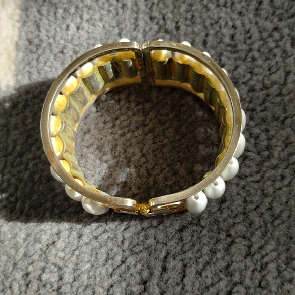 Vintage Mod White Lucite Beaded Hinged Cuff Bracelet - Picture 7 of 7